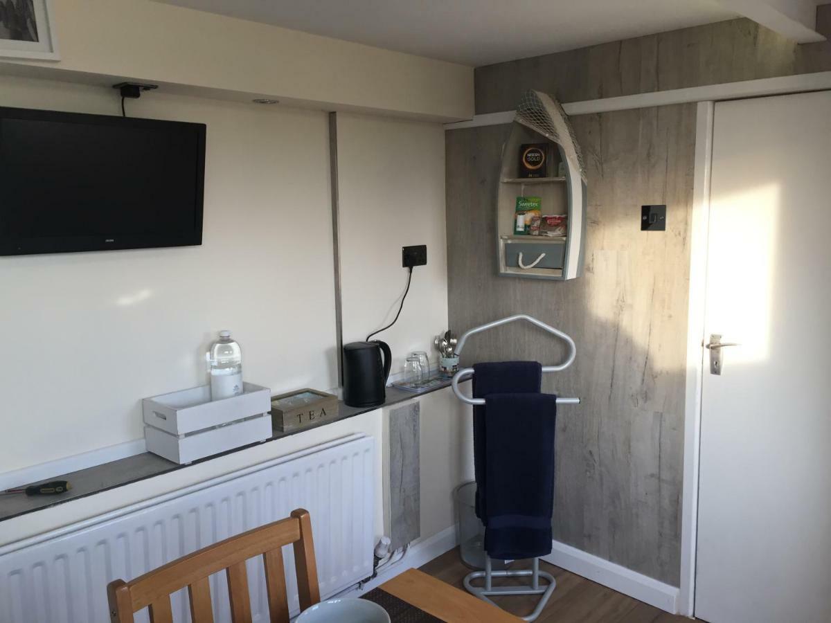 Self-Contained Small Apt. Weymouth Bagian luar foto