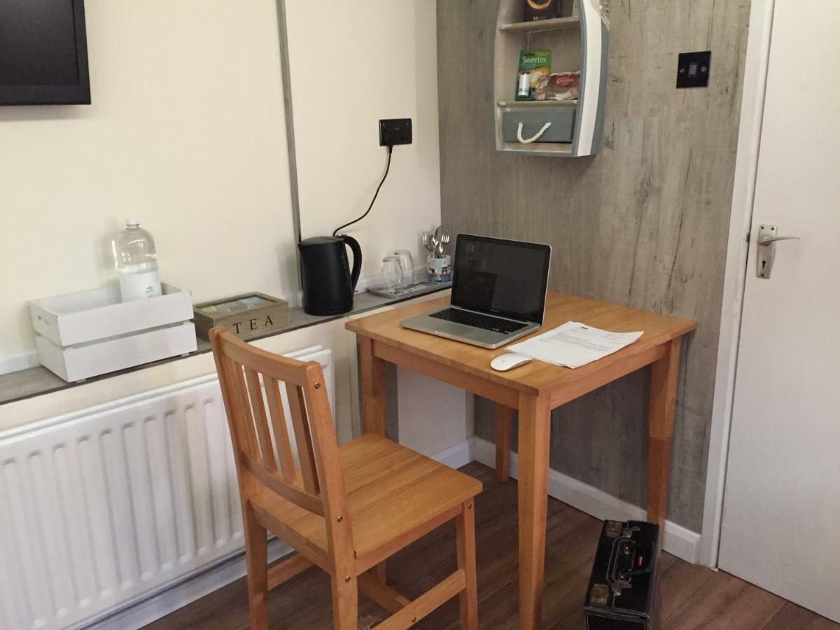 Self-Contained Small Apt. Weymouth Bagian luar foto